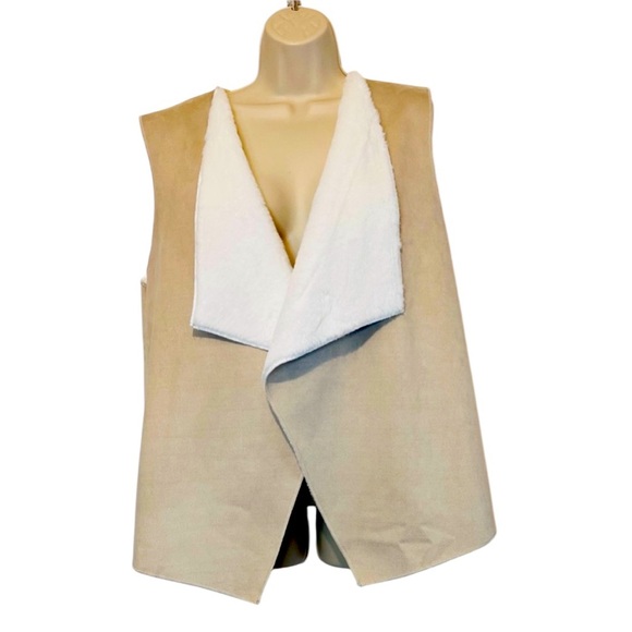 The Royal Standard Larson Oversized Vest, Color Cream and white, Size S/M - Picture 1 of 9